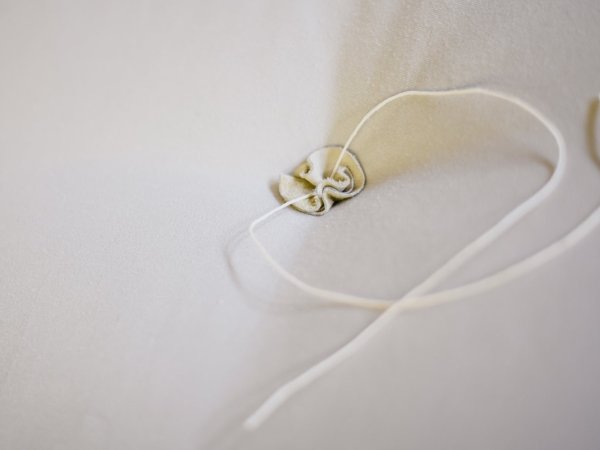 Pružinová přírodní matrace MOKOŠE v tuhém provedení - knoflík